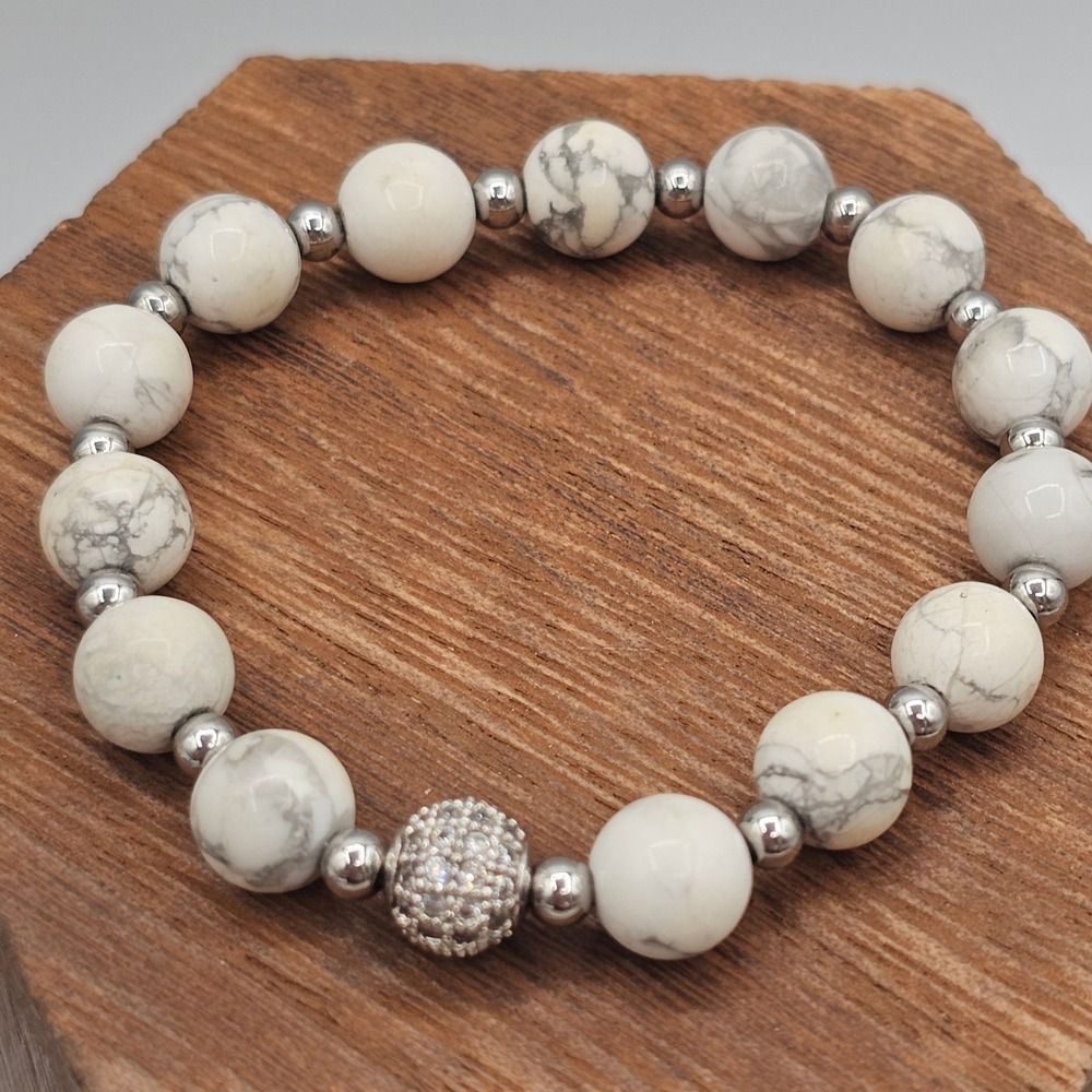 Vintage White Howlite Stretch Bracelet Rhinestone Silver Tone Beaded